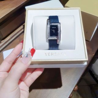 ĐỒNG HỒ NỮ CAO CẤP VERS DÂY DA MẶT
VUÔNG VIỀN HỘT MỚI
