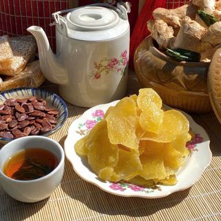 GỪNG HUẾ SẤY DẺO - "ẤM ÁP TỪ TÂM", ĐẬM ĐÀ HƯƠNG VỊ CỐ ĐÔ 250G - WINNIE HOUSE