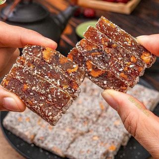 KẸO GỪNG TÁO ĐỎ: HƯƠNG VỊ THIÊN NHIÊN, SỨC KHỎE TRỌN VẸN 500G - WINNIE HOUSE