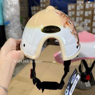 Nón bảo hiểm lưỡi trai nữ hình LABUBU/ GẤU DÂU đáng yêu loang màu độc đáo. Mũ bảo hiểm thời trang có khoét lỗ cột tóc