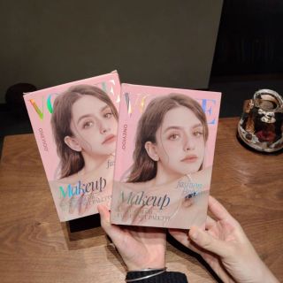 Bộ mỹ phẩm trang điểm 67 màu tiệp hồng , bảng sách cao cấp, màu chuẩn ( Hàng Giá Tận Xưởng )