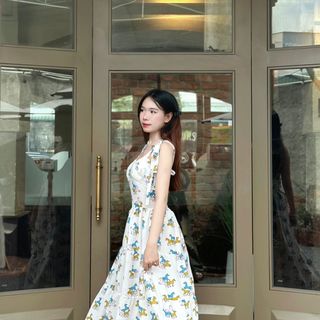 Đầm Xoè Nữ Bae Nhiều Tầng Cột Nơ Vai Họa Tiết Hình Thú Xinh Xắn