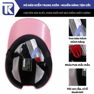 Nón bảo hiểm lưỡi trai nữ hình GẤU DÂU đáng yêu 3 line và loang màu TRẮNG DÂU độc đáo. Mũ bảo hiểm thời trang có khoét lỗ cột tóc