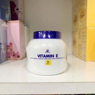 Kem Dưỡng Ẩm Vitamin E nắp xanh Siêu Dưỡng ẩm hủ 200gram - Thái Lan