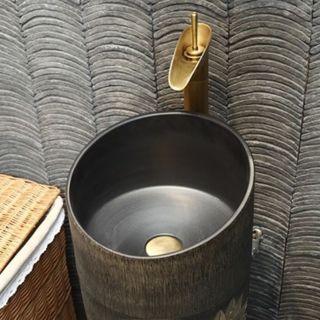 Lavabo sân vườn kiểu trụ đứng họa tiết hoa sen model TD01T