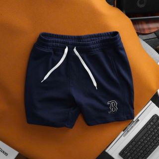 Short MLB 100% cotton. Chất da cá xịn dày dặn mịn mát. Vải bo đồng chất, đồng màu. Phom trên gối Logo thêu nổi 2 màu viền Size : S M L XL 2XL /12221/8c 5 màu / ri 40c