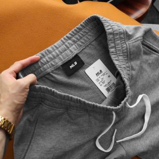 Short MLB 100% cotton. Chất da cá xịn dày dặn mịn mát. Vải bo đồng chất, đồng màu. Phom trên gối Logo thêu nổi 2 màu viền Size : S M L XL 2XL /12221/8c 5 màu / ri 40c