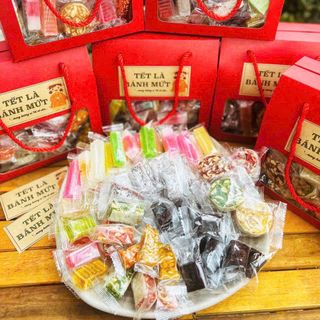 MỨT TẾT 7 VỊ - HƯƠNG VỊ TRUYỀN THỐNG GÓI TRỌN YÊU THƯƠNG 1KG - WINNIE HOUSE
