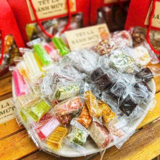 MỨT TẾT 7 VỊ - HƯƠNG VỊ TRUYỀN THỐNG GÓI TRỌN YÊU THƯƠNG 1KG - WINNIE HOUSE