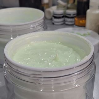 Kem Bong Ức Chế Sắc Tố - Nguồn Nguyên Liệu Mỹ Phẩm Giá Sỉ