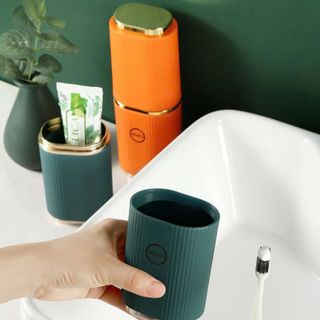 HỘP ĐỰNG BÀN CHẢI, KEM ĐÁNH RĂNG, LƯỢC, KHĂN MẶT