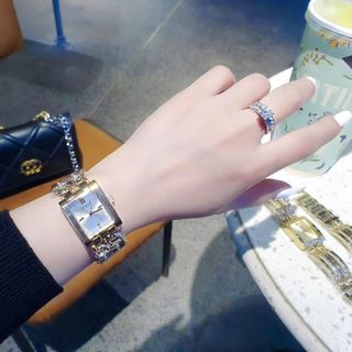 ĐỒNG HỒ NỮ THỜI TRANG HOT TREND GUEZZ KIỀNG MẶT VUÔNG