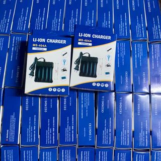 BỘ SẠC 4 PIN 18650 SIÊU NHANH, SIÊU BỀN