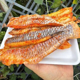 KHÔ CÁ ĐIÊU HỒNG - THƠM NỒNG TIÊU ỚT, ĐẬM ĐÀ GIA VỊ 500G - WINNIE HOUSE