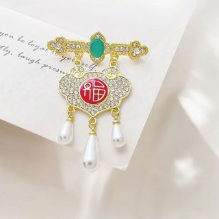 Ghim cài áo hình khóa bình an tua rua thời trang dành cho nữ 6cm