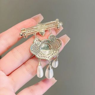 Ghim cài áo hình khóa bình an tua rua thời trang dành cho nữ 6cm