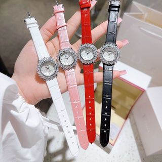 ĐỒNG HỒ NỮ TRUNG CẤP HOT TREND DA CHOPA HOA VIỀN ĐÁ