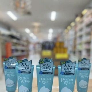 Sữa rửa mặt trị mụn SenkaPerfect Whip Medicated 120g( xanh ngọc)