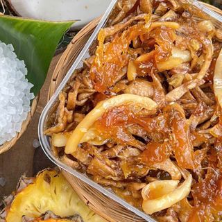 MỨT CHUỐI XIÊM XÀO KHÓM DỪA NON, ĐẬM VỊ QUÊ, ĂN LÀ MÊ 500G - WINNIE HOUSE