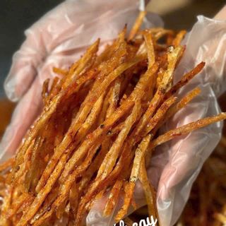 CÁ THIỀU QUE SỐT CAY: MÓN ĂN VẶT LÝ TƯỞNG - NHÂM NHI "HẾT SẢY" 250G - WINNIE HOUSE