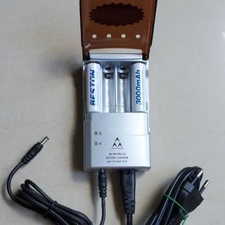 Sạc pin 2a+3a có dây số 8+ dây DC sạc thêm thiết bị bên ngoài. Tư ngắt khi đầy( led XanhĐỏ)
