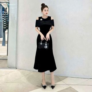 Đầm đuôi cá cổ choàng kèm phụ kiện sang trọng hàng cao cấp