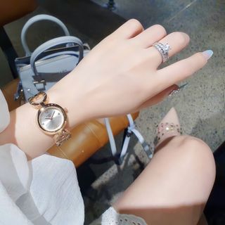 ĐỒNG HỒ NỮ THỜI TRANG HOT TREND TI SOT DÂY TRÒN LẮC