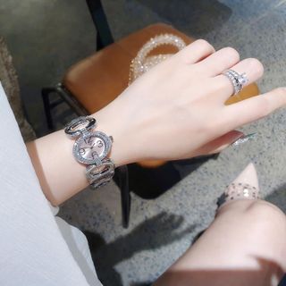 ĐỒNG HỒ NỮ THỜI TRANG HOT TREND TI SÓT DÂY LẮC MẶT OVAN VIỀN HỘT