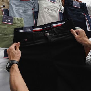 Quần kaki dài nam. Chất vải 98% cotton dày dặn đanh mịn 2% sợi Spandex co giãn thoải mái