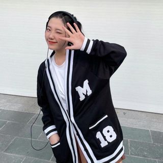 Áo khoác nam nữ cardigan viền đen trắng có túi in chữ MARCUS Unisex Menswear