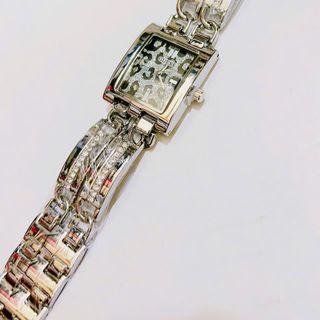 Đồng hồ lắc guessus mới