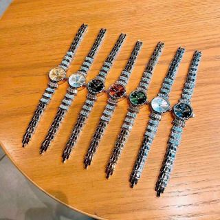 Đồng hồ lắc xi mới về lại