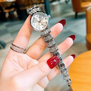 Đồng hồ lắc xi mới về lại