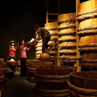NƯỚC MẮM CÁ CƠM TRUYỀN THỐNG THUẬN PHÁT LOẠI THƯỢNG HẠNG CHAI THỦY TINH (THÙNG 6 CHAI)