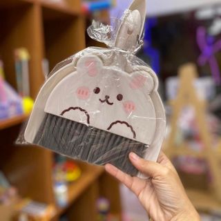 Bộ Chổi Xẻng Mini Hình Thú Dễ Thương Quét Bàn ghế, Bộ Chổi Quét Bụi Và Ki Hốt Rác Vệ Sinh Nhà Cửa bằng Nhựa Cao Cấp - Bộ chổi + Ki hốt giá sỉ