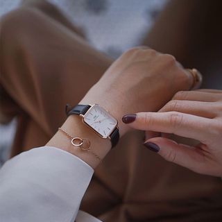 ĐỒNG HỒ NAM NỮ CAO CẤP MỚI NHẤT DAWWLE MẶT CHỮ NHẬT MỚI DÂY DA VÀ LƯỚI