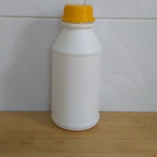 Chai nhựa 50ml đựng dung môi, chai nhựa 100ml hoá chất, lọ nhựa 250ml pha chế thuốc, chai nhựa 500ml đựng dầu nhớt, chai nhựa 1 lít đựng axit