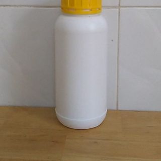 Chai nhựa 50ml đựng dung môi, chai nhựa 100ml hoá chất, lọ nhựa 250ml pha chế thuốc, chai nhựa 500ml đựng dầu nhớt, chai nhựa 1 lít đựng axit
