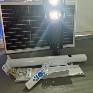 Đèn Chiếc Lá Năng Lượng Mặt Trời