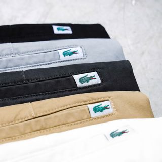 Quần short kaki nam. Chất kaki dày dặn , thun con giãn , mặt vải mịn.  Form Slim fit