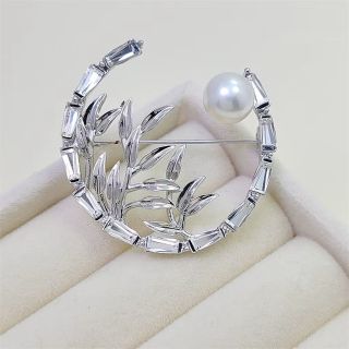Ghim cài áo hình tre vòng tròn viền đá đính Ngọc trai thời trang dành cho nữ