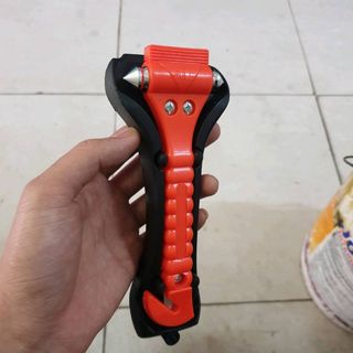 Búa thoát hiểm ô tô , búa phá cửa kính ô tô khi gặp sự cố có kèm giá đỡ giá sỉ - giá bán buôn