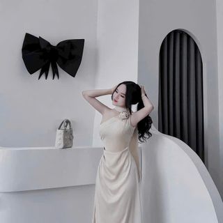 ĐẦM BODY CHÍT EO DÂY CỔ ĐÍNH HOA SIÊU SANG CHẢNH CHO BẠN GÁI