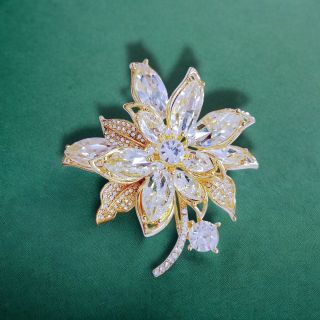 Ghim Cài Áo Hình Hoa Pha Lê Thời Trang Sang Trọng Làm Quà Tặng Cao Cấp Cho Nam Nữ - 5.5cm