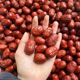 1 thùng Táo đỏ Tân Cương size nhỏ 25q/lạng