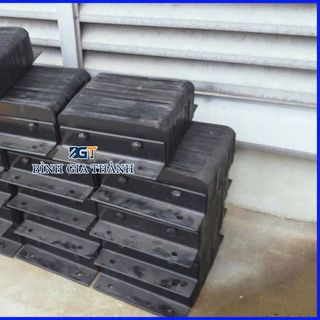 CAO SU NHIỀU LỚP GIẢM CHẤN CHỐNG VA ĐẬP CHO NHÀ XƯỞNG (Laminated Dock Bumper)
