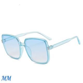 Kính mắt tròn gọng vuông