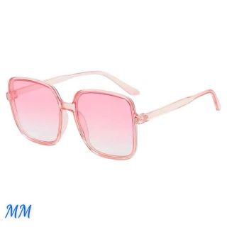 Kính mắt tròn gọng vuông