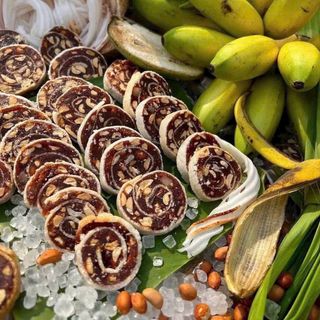 KẸO CHUỐI CUỘN GỪNG, ĐẬU PHỘNG ÔM TRỌN TÌNH QUÊ 500G - WINNIE HOUSE