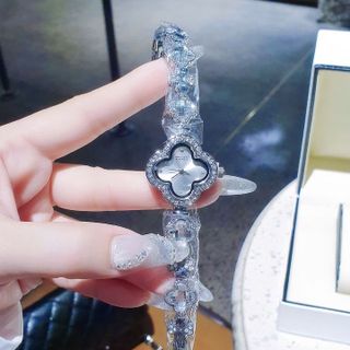 MÓN QUÀ VALENTINE ĐỒNG HỒ NỮ THỜI TRANG VAN LẮC CỎ 4 LÁ NEW